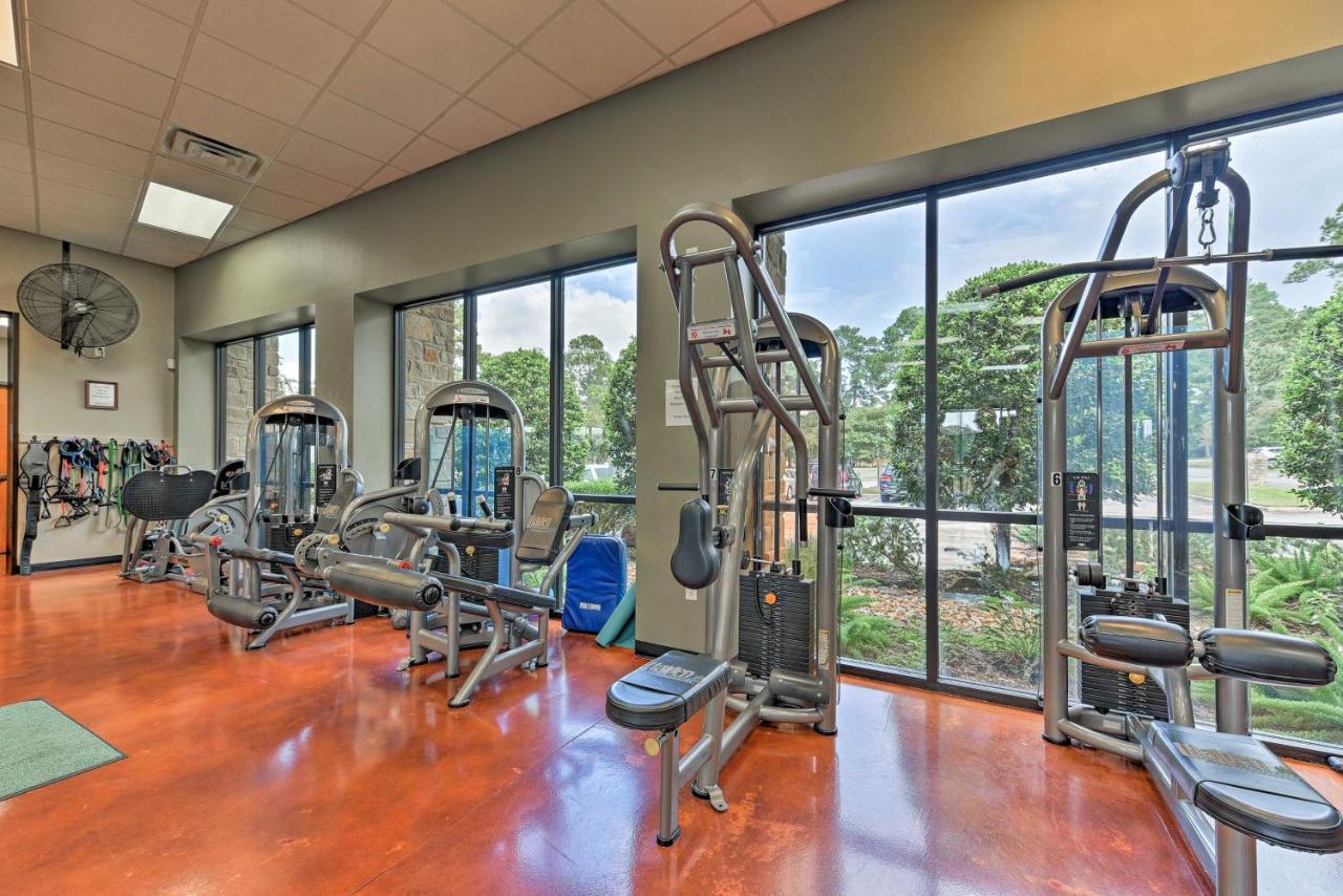 Idyllic Montgomery Condo With Pool And Lake View! ภายนอก รูปภาพ